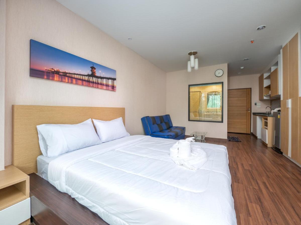 Naithon Beachfront Condotel Esterno foto