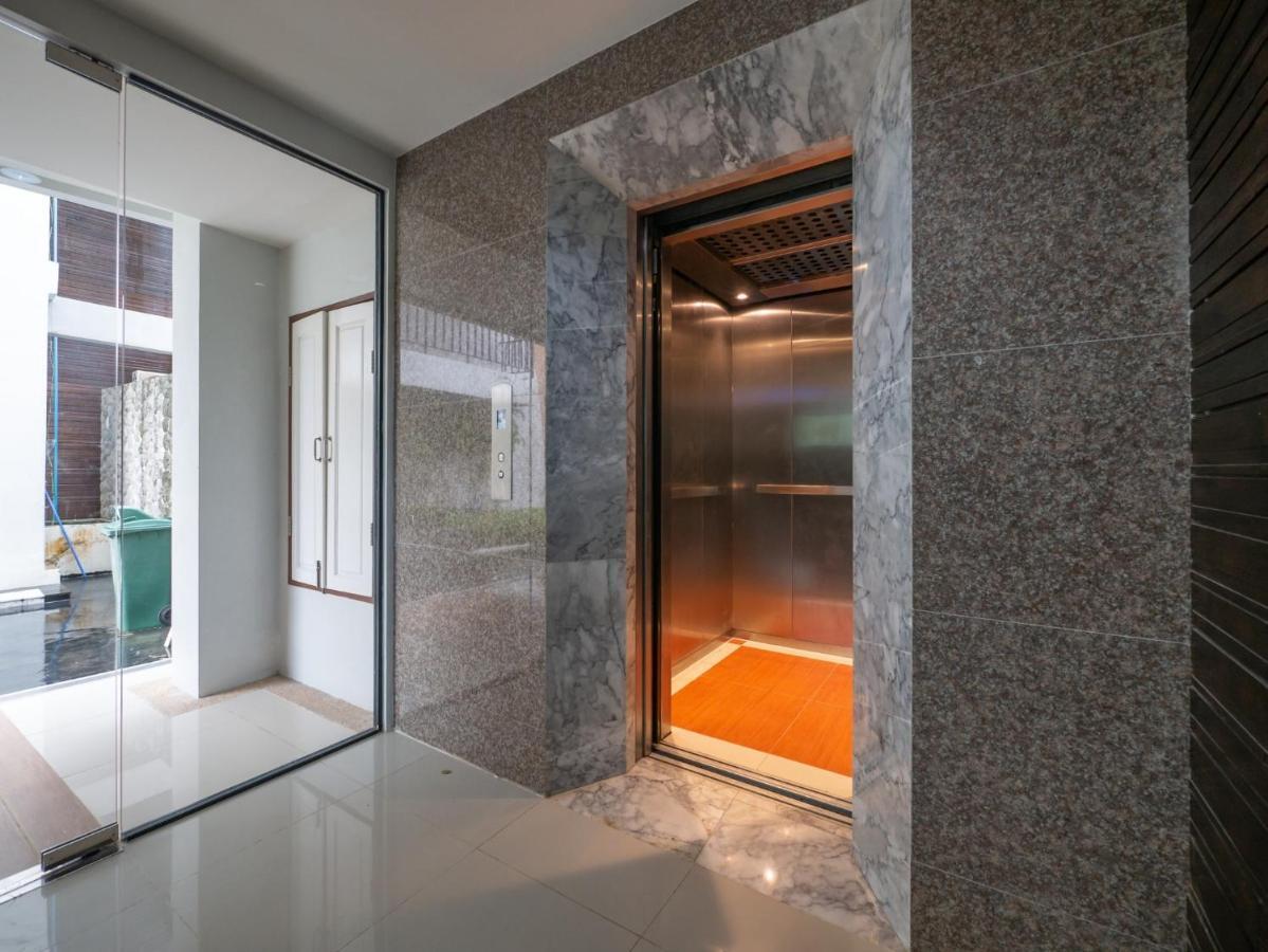 Naithon Beachfront Condotel Esterno foto