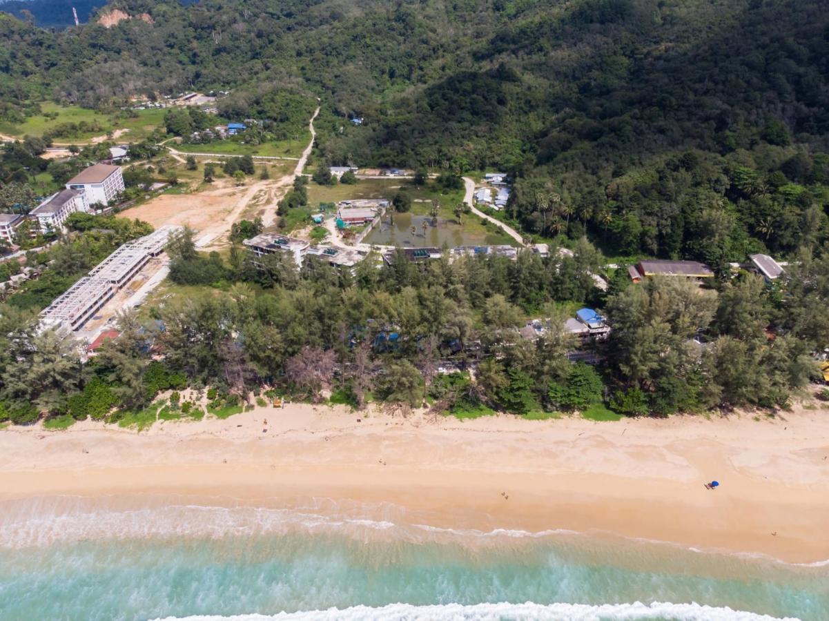 Naithon Beachfront Condotel Esterno foto